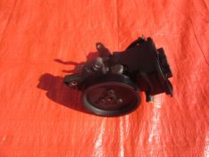 BMW X3 E83 2.0D 2006 POMPA WSPOMAGANIA ZBIORNICZEK KPL