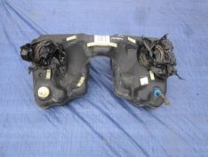 Ford Mustang V Lift 3.7i 2011 ZBIORNIK PALIWA BAK