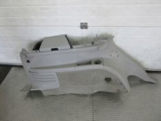 Cadillac SRX I 2005 BOCZEK BAGAŻNIKA LEWY TYŁ