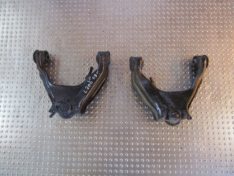 Mitsubishi L200 2008 WAHACZ GÓRNY LEWY PRAWY PRZÓD