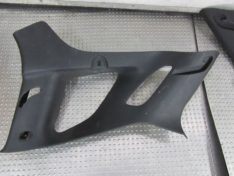 Cherokee KL 2017 OSŁONA BOCZEK SŁUPKA BAGAŻNIKA