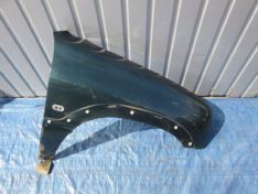 Suzuki Grand Vitara I 2000 BŁOTNIK PRAWY PRZÓD