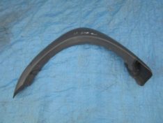 D-Max 2010 LISTWA NAKŁADKA BŁOTNIKA LEWA PRZÓD