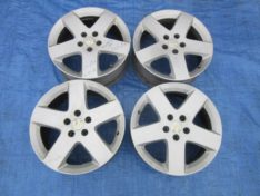 Chevrolet HHR 2008 FELGI ALUMINIOWE R17 KAPSLE KOMPLET