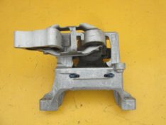 Mercedes Sprinter 910 PODUSZKA ŁAPA SILNIKA