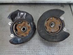 Infiniti G37S ZWROTNICA PRAWA TYŁ