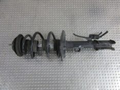 Toyota Highlander III 3.5i 2016 AMORTYZATOR SPRĘŻYNA PRAWA PRZÓD