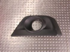 Suzuki Grand Vitara II 2010 lift ZAŚLEPKA OSŁONA HALOGENU PRAWA