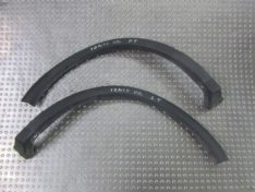 Suzuki Ignis II 2007 LISTWA NAKŁADKA BŁOTNIKA LEWA TYŁ