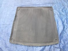 AUDI A4 B9 AVANT WYKŁADZINA MATA GUMOWA BAGAŻNIKA ORYGINAŁ