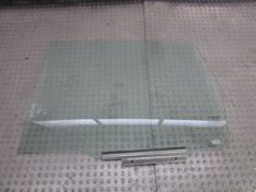 Suzuki Vitara III 2015 SZYBA Z DRZWI LEWA TYŁ