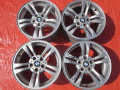 XE E83 2006 FELGI ALUMINIOWE R17 KAPSLE KPL