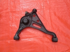 SUZUKI GRAND VITARA I 02-04 WAHACZ DOLNY LEWY PRZÓD