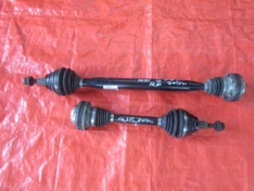 AUDI TT 2.0TFSI 2007 PÓŁOŚ PRZÓD KPL