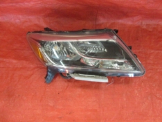 NISSAN PATHFINDER  IV R52 2017 LAMPA PRAWA PRZÓD